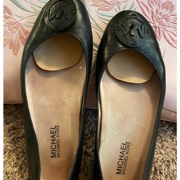 Michael Kors Black flat shoes w MK on front 7.5 - Picture 2 of 5